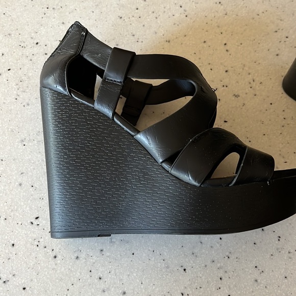 ALDO PLATFORMS SIZE 7.5 BLACK - Picture 4 of 5